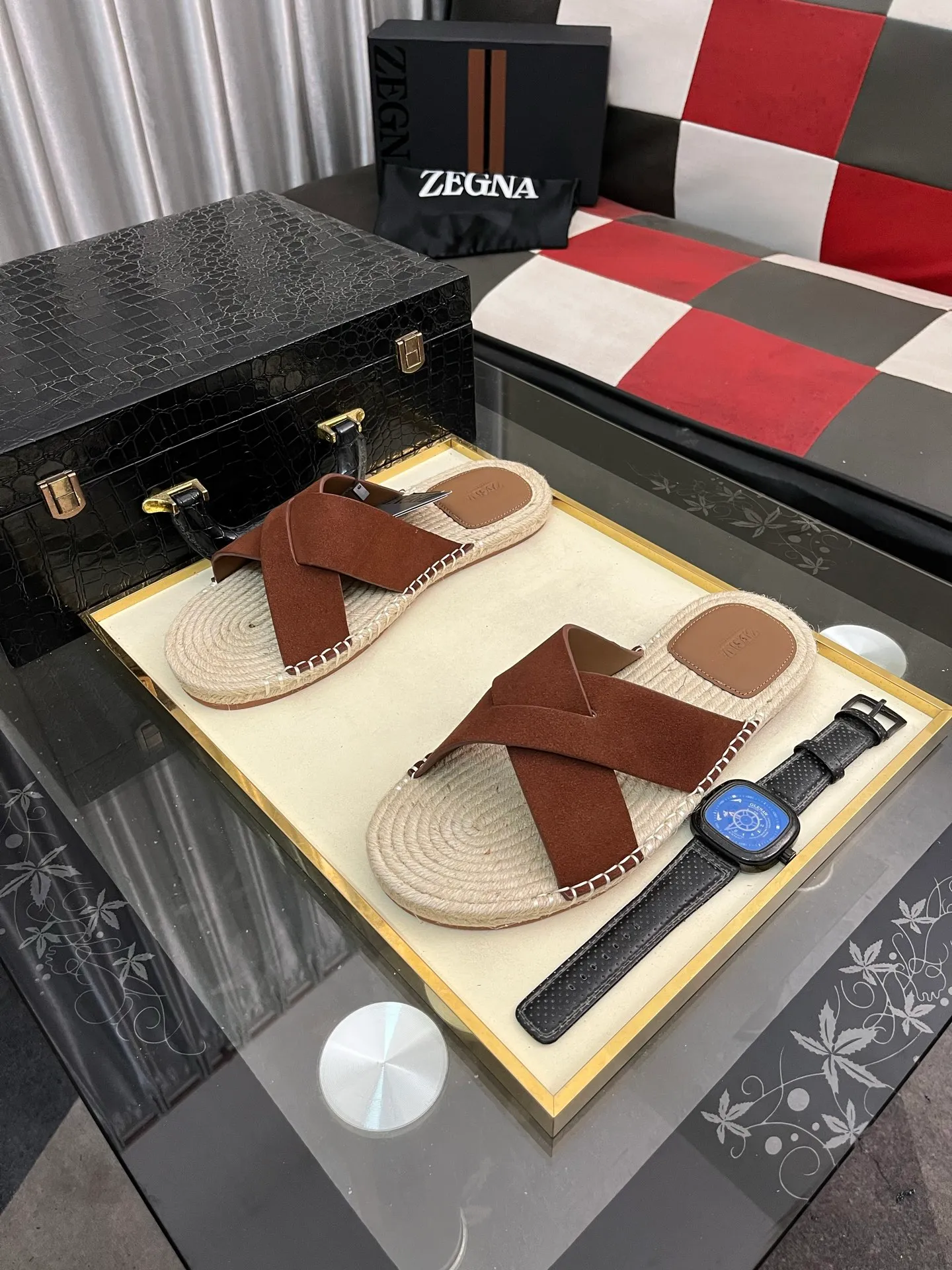 Men's shoes 💰320⌚️⌚️《HERMES》Hermès 💁♂️Men's casual slippers, compare the quality at the counter🧚🏿♂️ The upper layer has a stone pattern with clear texture, showing high-end, high-end, comfortable to wear and versatile. Purely hand-pulled, raw rubber breathable outsole, breathable and comfortable lambskin lining, 100% comfortable density, original rubber outsole wear-resistant code number 38-44. Can be customized 45-46-47